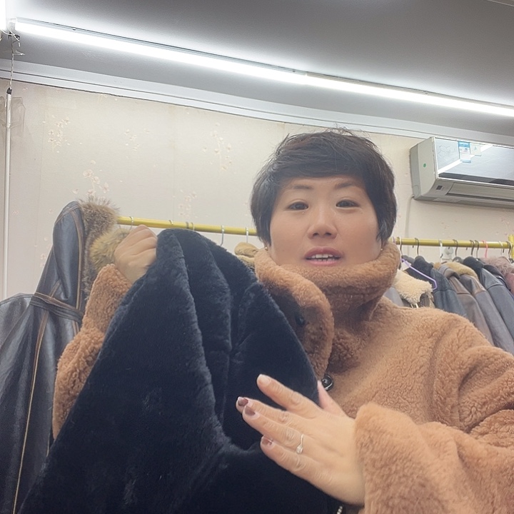 张****型126斤皮毛一体女款穿妈妈