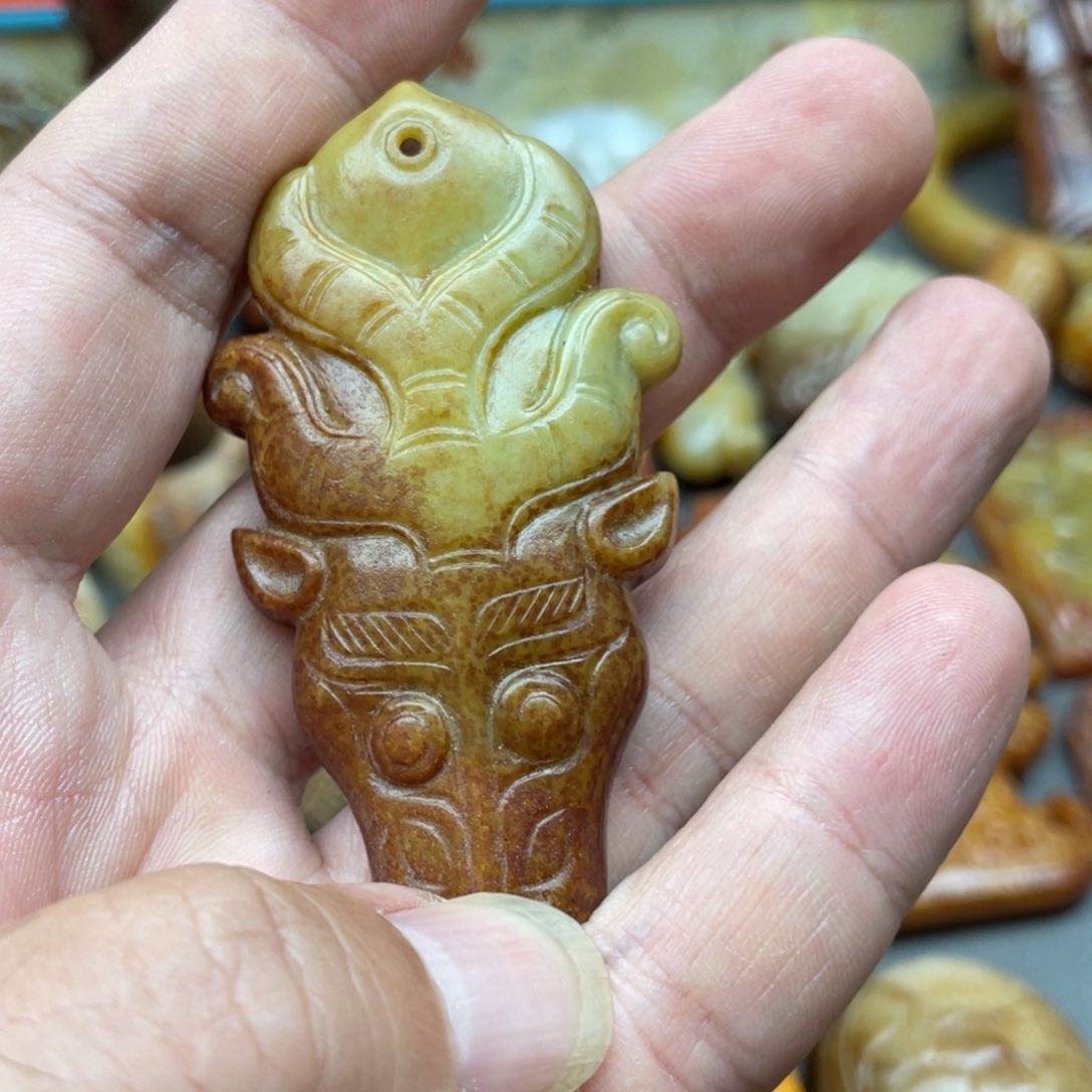 j****和田玉未镶嵌颈饰