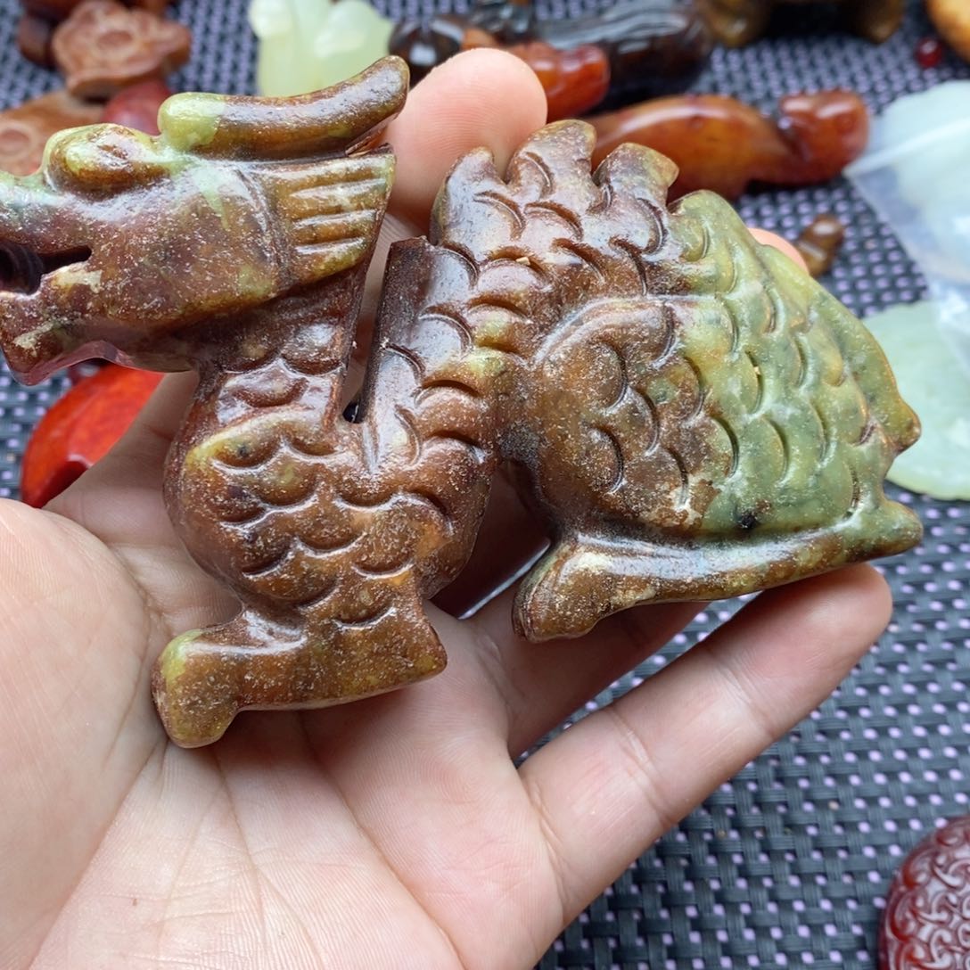 蛇纹石玉颈饰未镶嵌