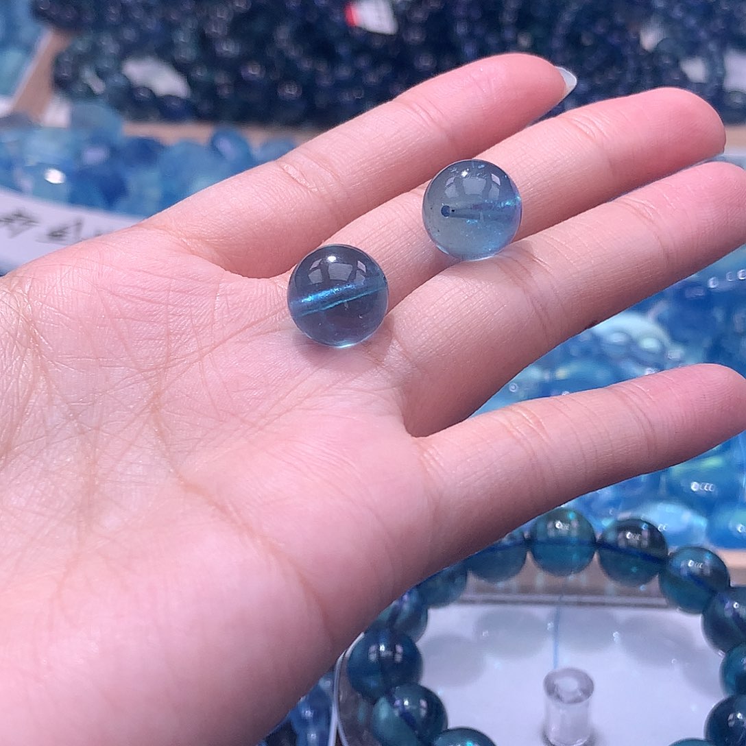 未镶嵌手链水晶12mm魔鬼蓝单珠2颗370元