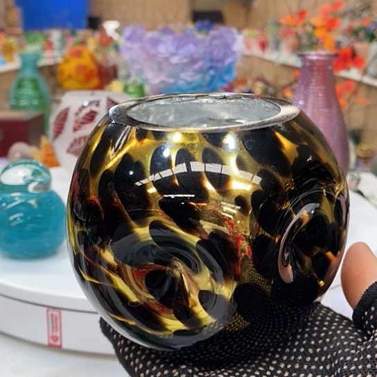 琉璃花瓶高10厘米口径5厘米