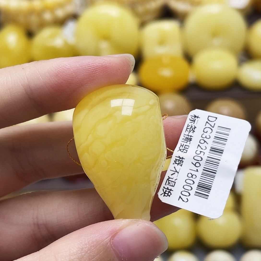 裸石琥珀未镶嵌20*31.7mm三通微瑕
