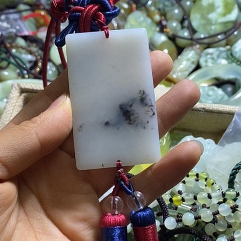 岫玉车挂未镶嵌一个