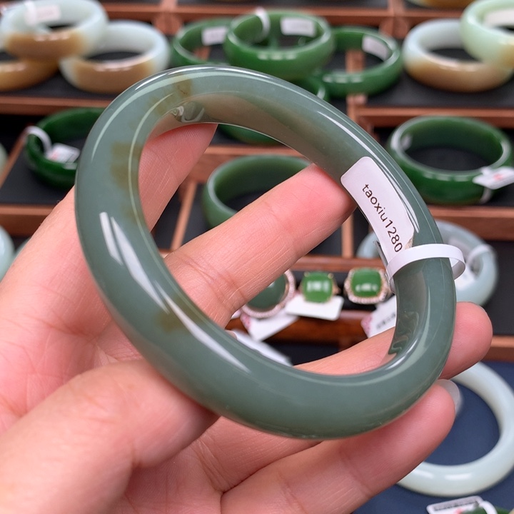 和田玉手镯未镶嵌61