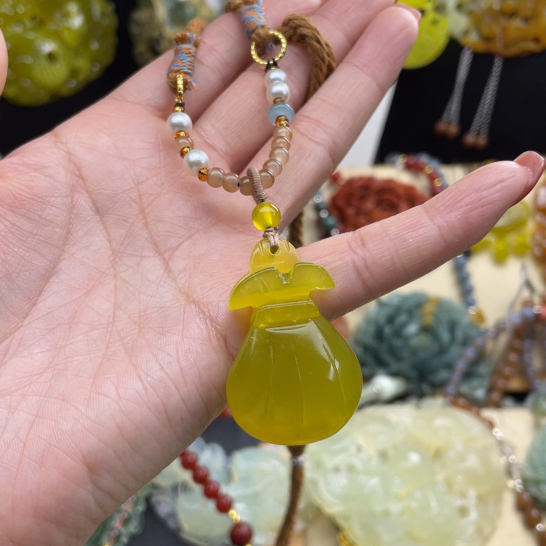 未镶嵌蛇纹石玉颈饰