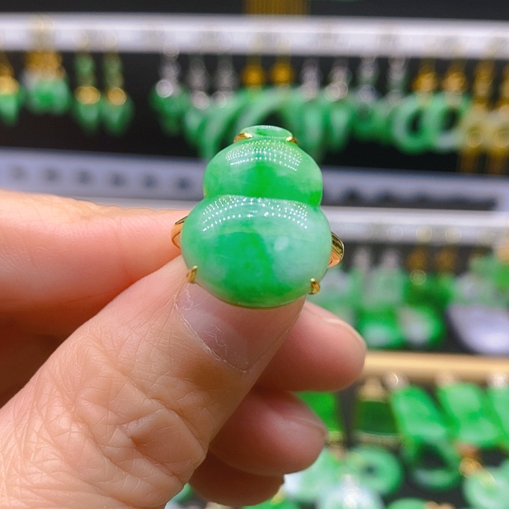 翡翠戒指18K金镶嵌戒指