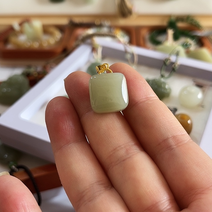和田玉未镶嵌颈饰