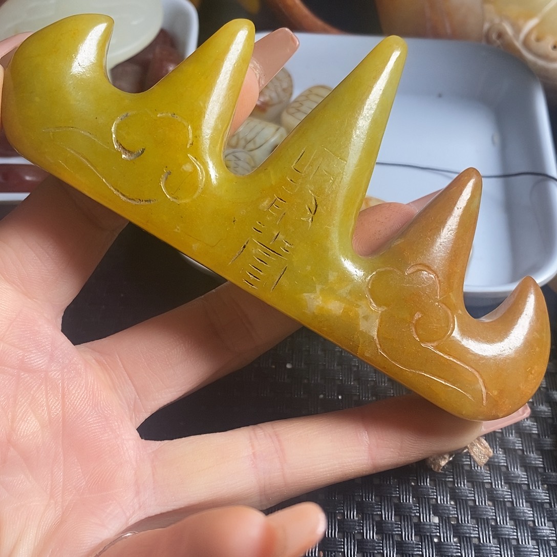 岫玉未镶嵌珠宝奇石