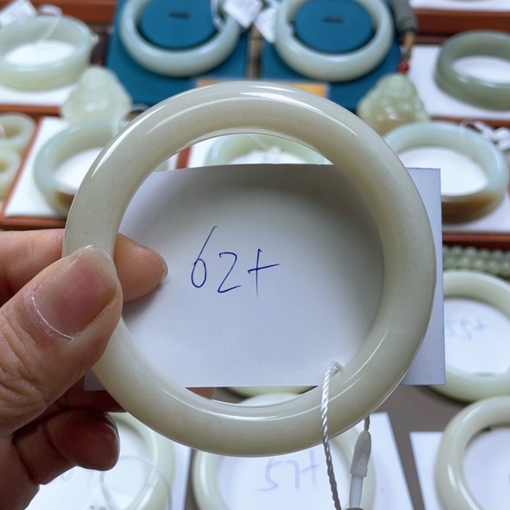 和田玉手镯未镶嵌金*座