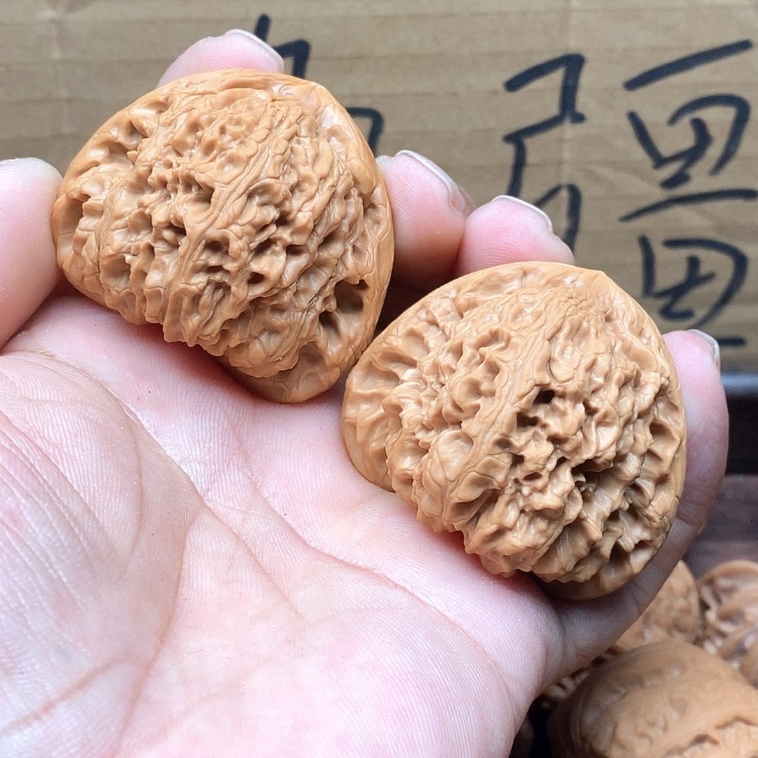 把件文玩核桃三角疆………………