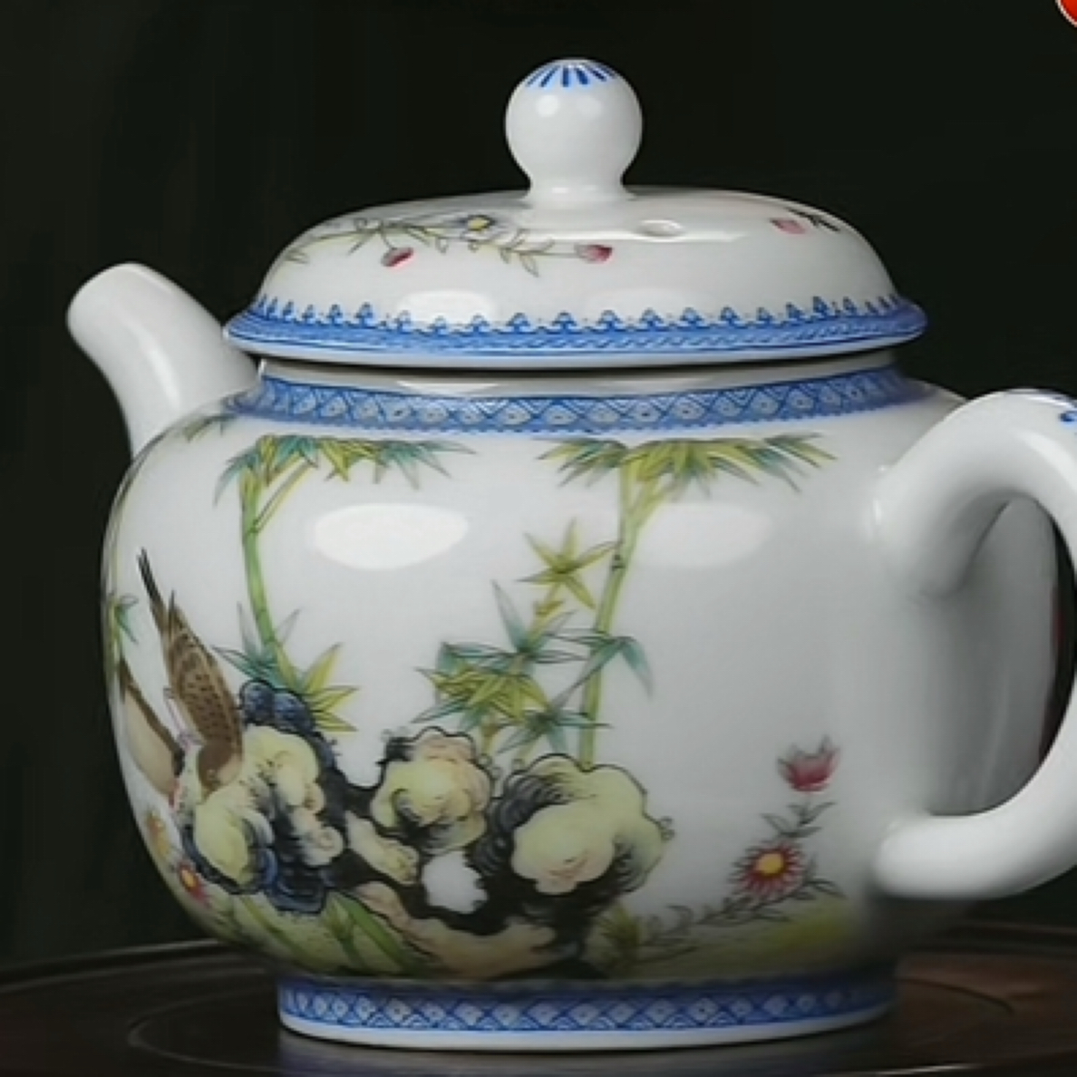 Y粉彩洞石花鸟竹纹执壶