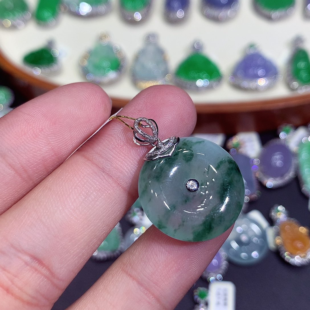 翡翠吊坠(不含链)18K金镶嵌