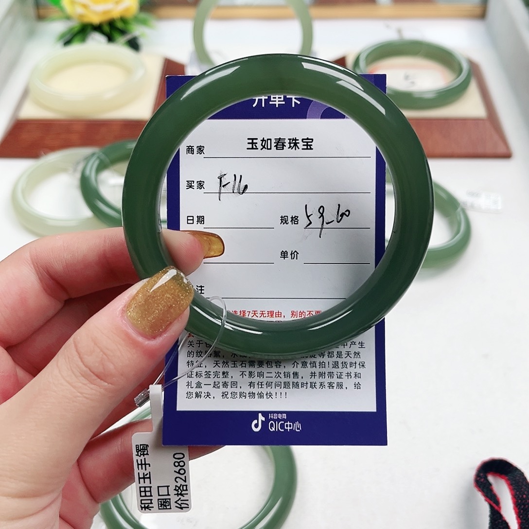 和田玉手镯未镶嵌汉*娘