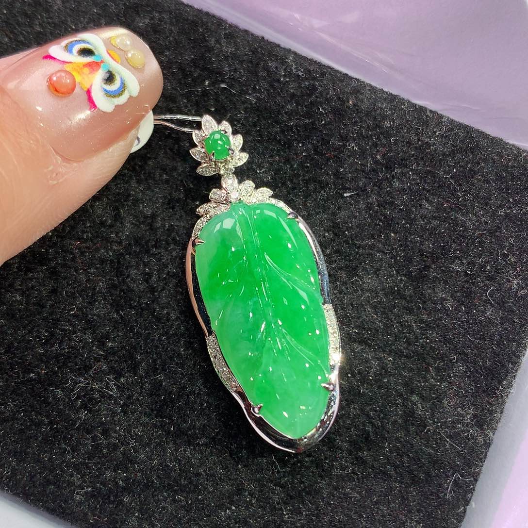 翡翠吊坠(赠链)18K金镶嵌