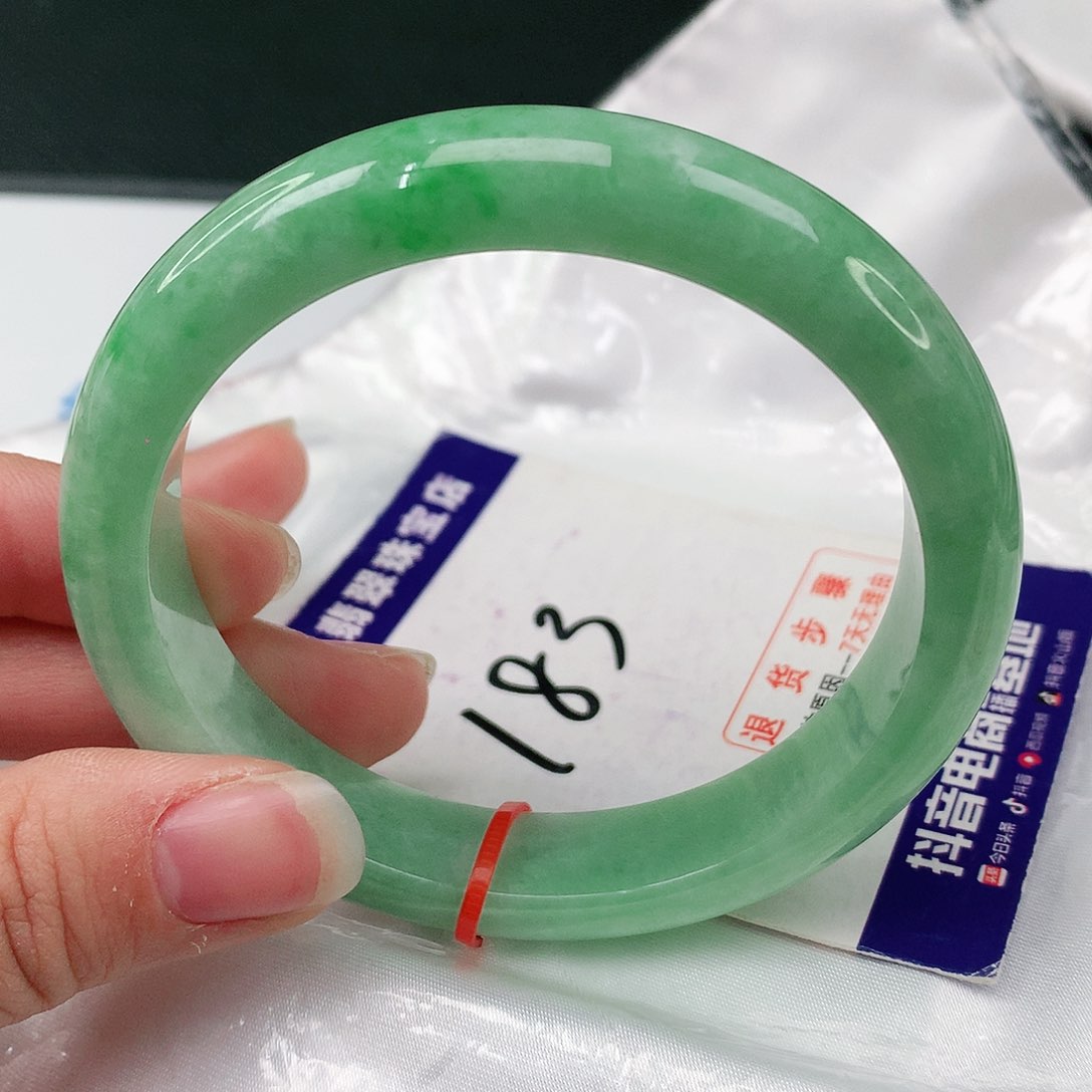 翡翠手镯未镶嵌翡翠