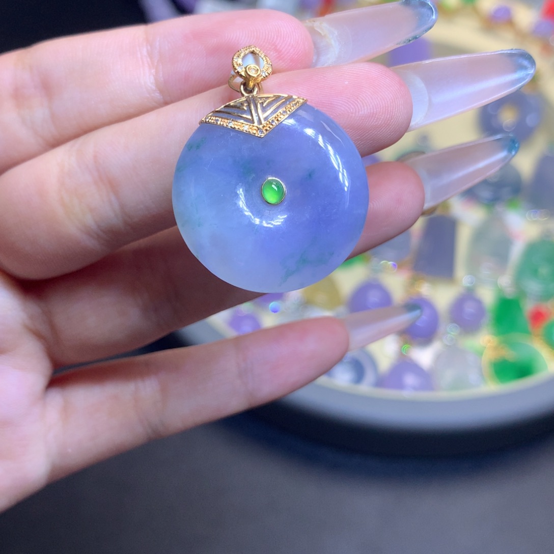 颈饰18K金镶嵌翡翠