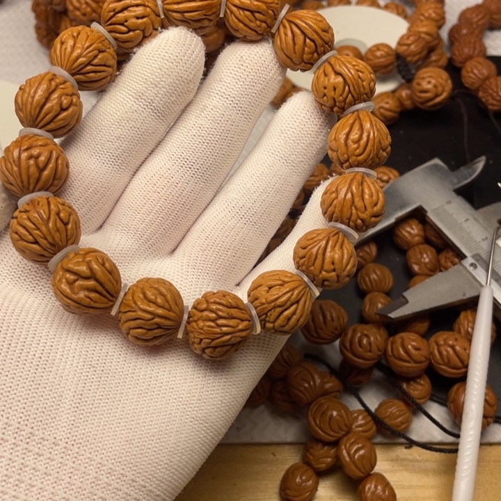 3号链接桃核手串一个