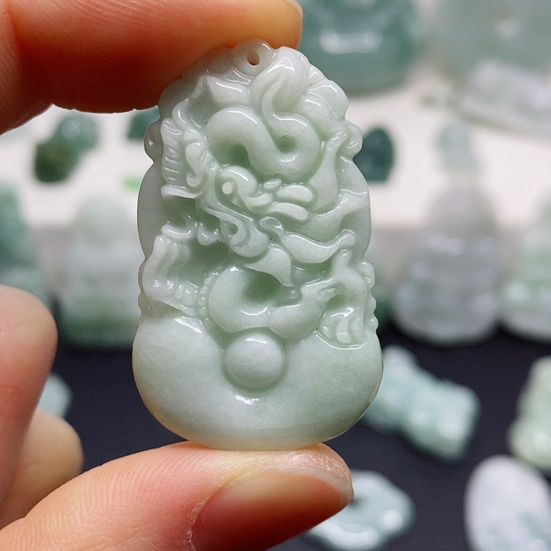 翡翠颈饰未镶嵌吊坠