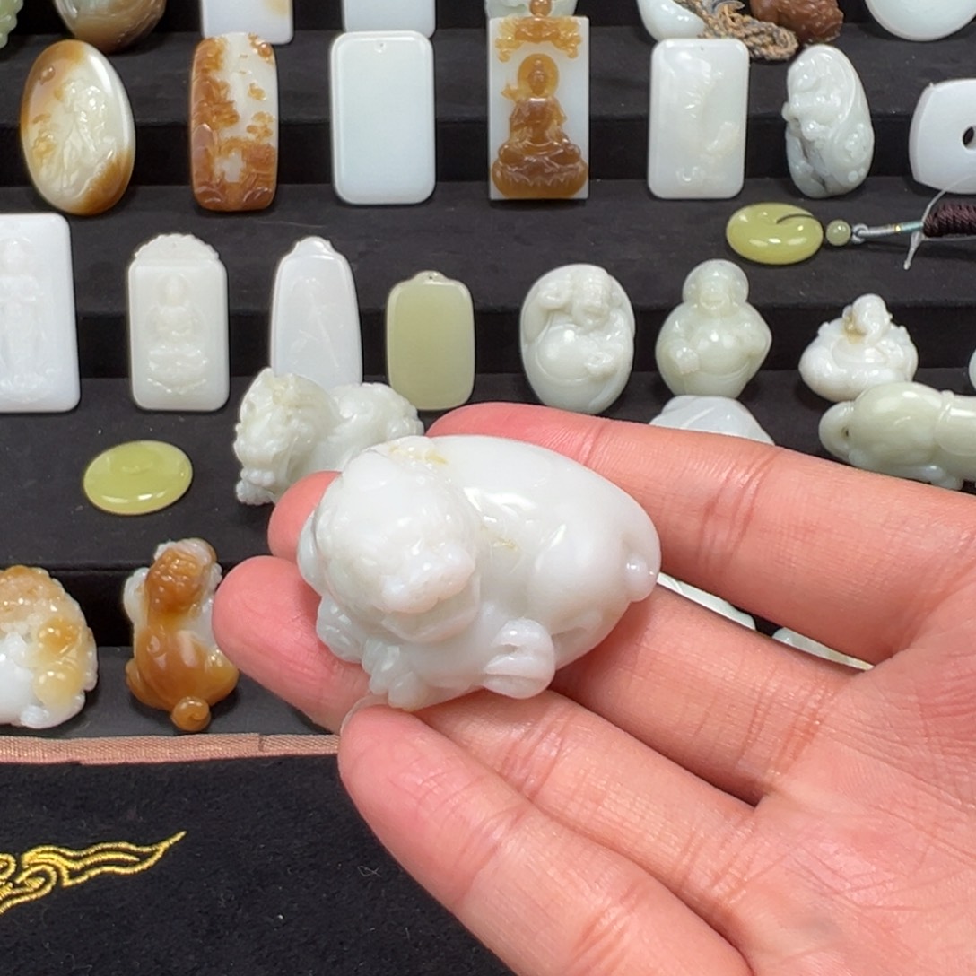 和田玉颈饰未镶嵌半***寤