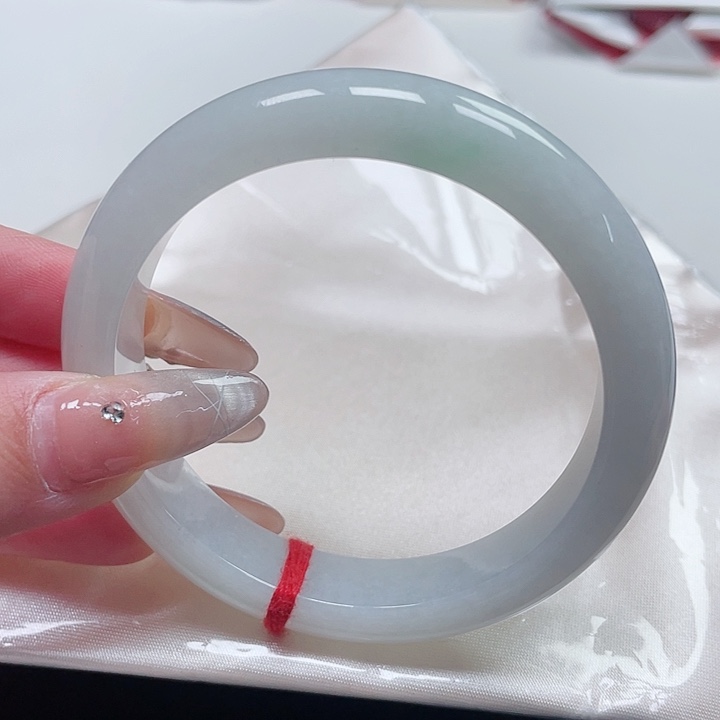 翡翠手镯未镶嵌缅甸