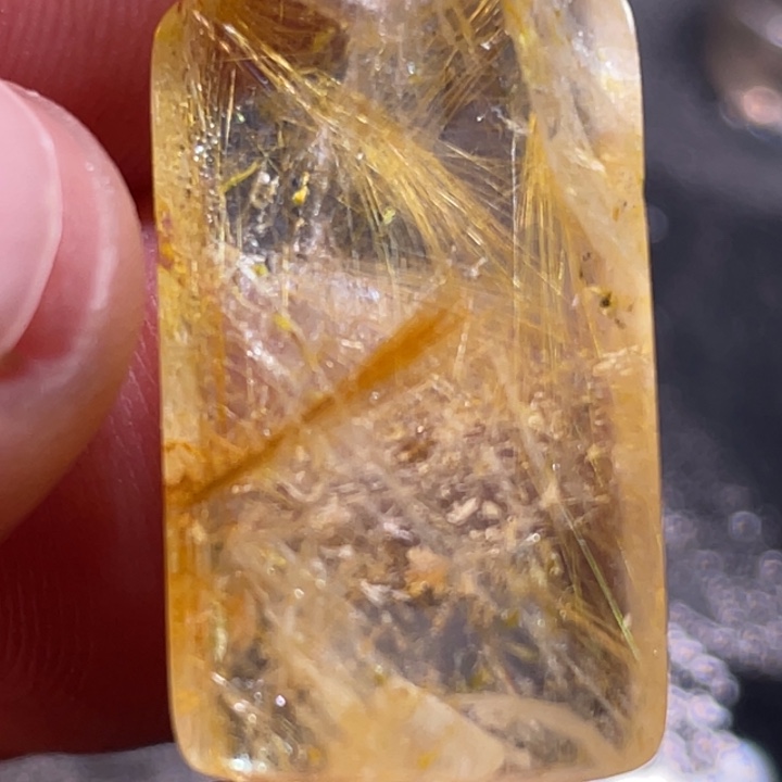 魏***红发晶未镶嵌颈饰钛晶