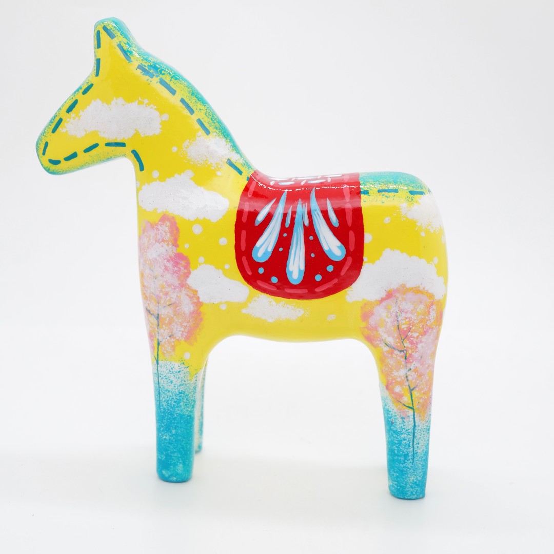 PM 王甜心工作室《马》石膏作品，仅一件（非王甜心本人绘画）