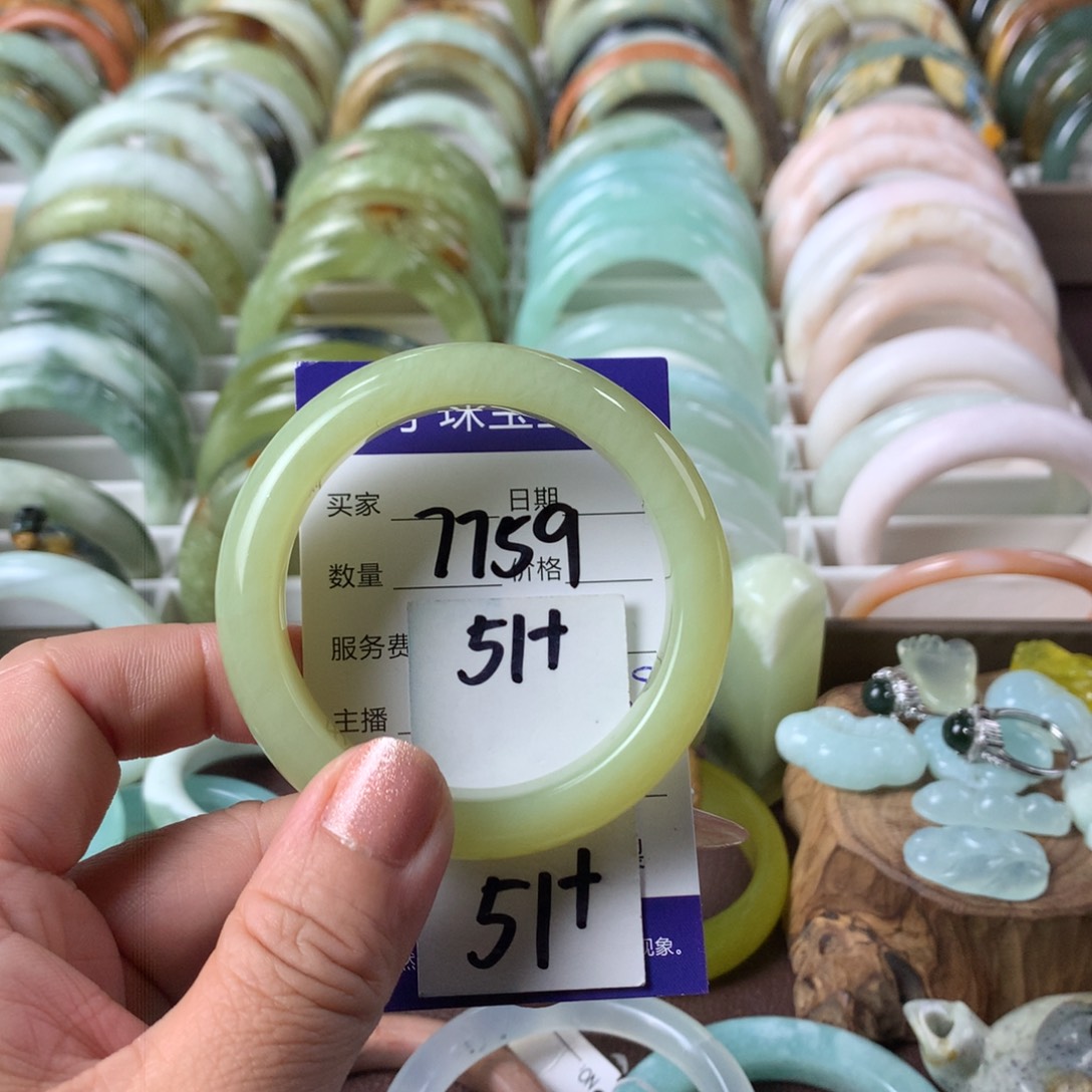 蛇纹石玉手镯未镶嵌7759