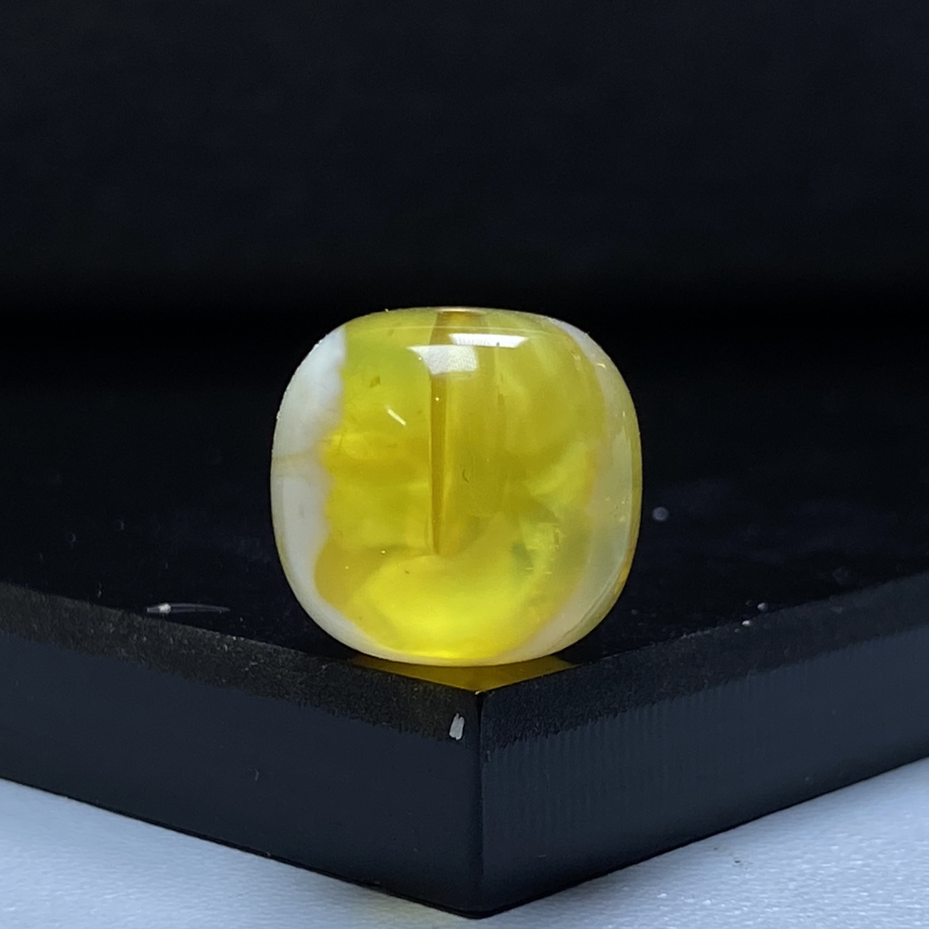 琥珀蜜蜡金透瓷白溶洞老型珠荧光金12.7m有雾霾植物纹 图可见