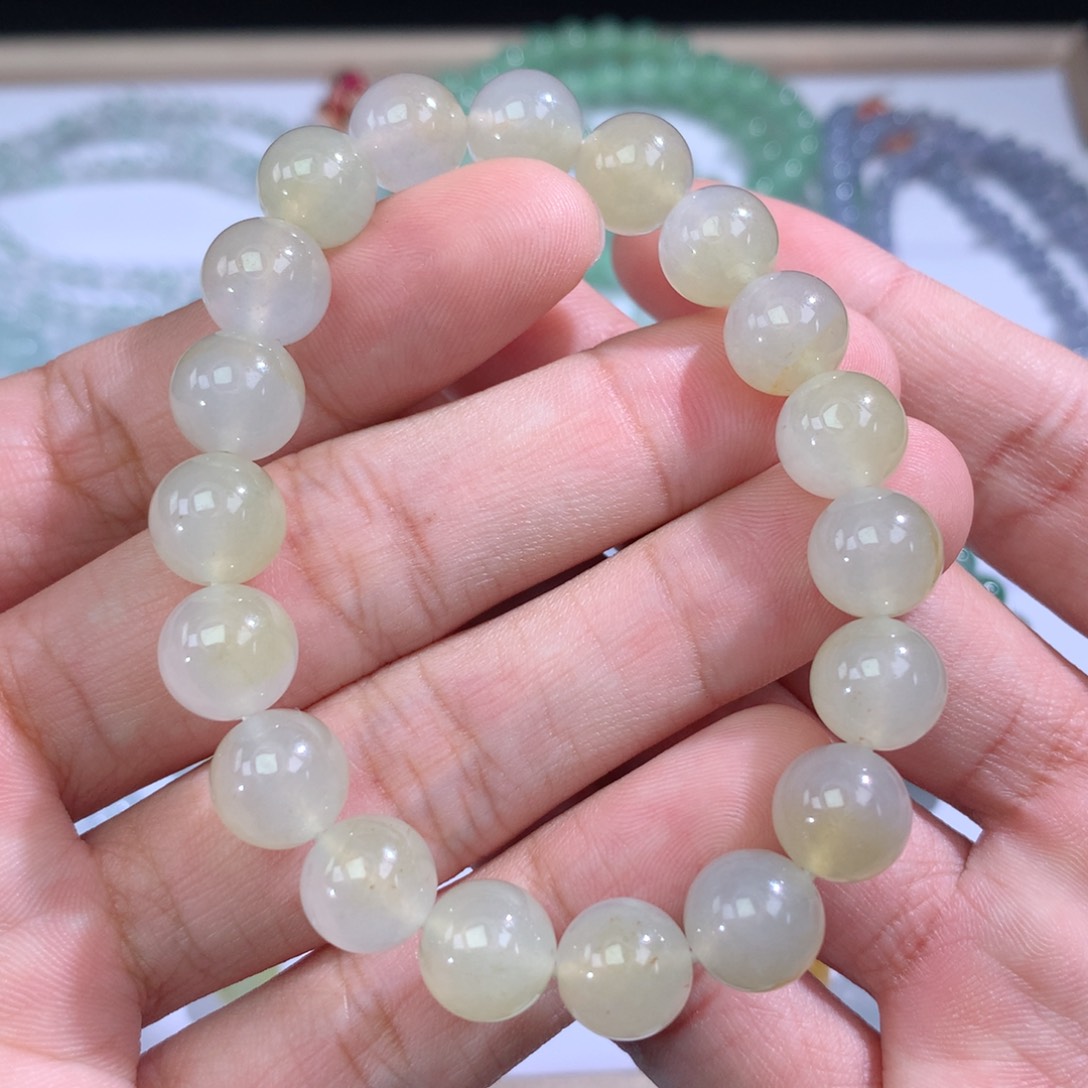 翡翠手链未镶嵌翡翠