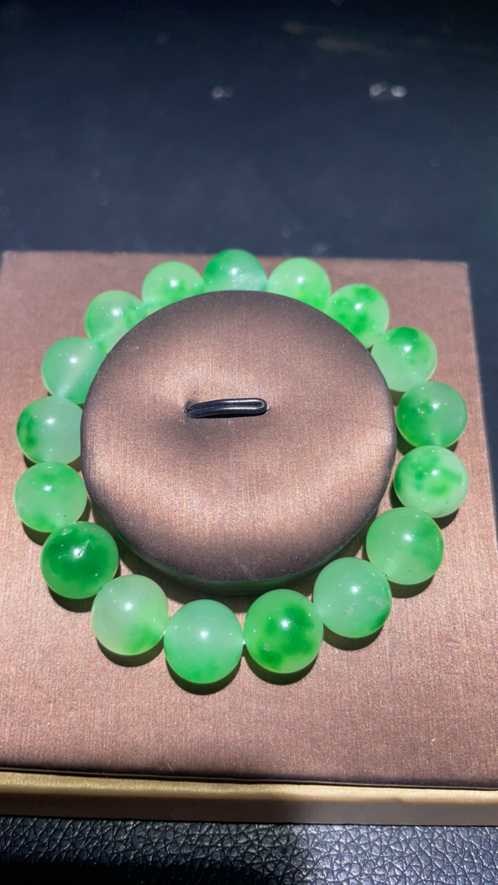 38  卡12飘绿手链
