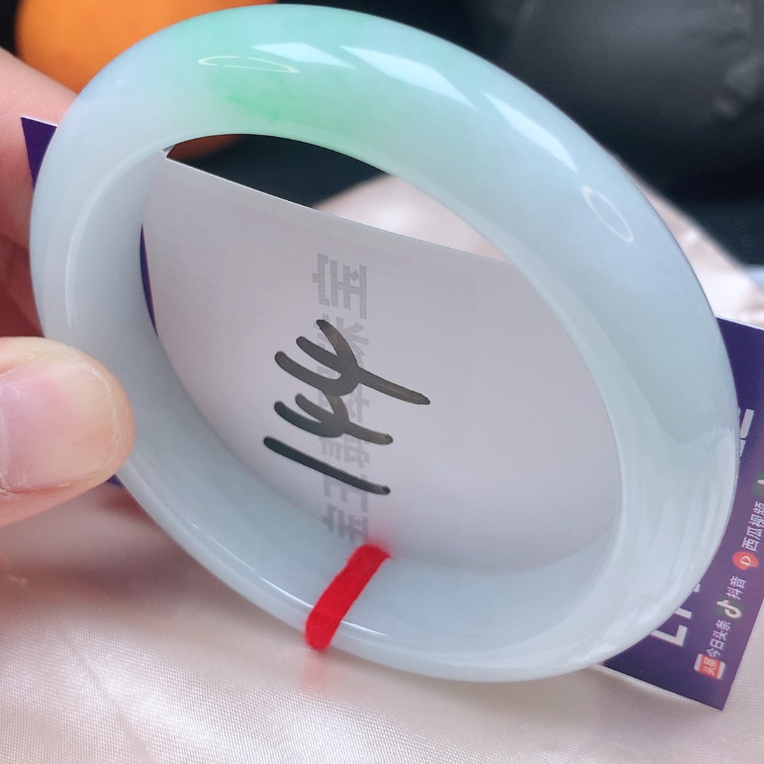 翡翠手镯未镶嵌60圈口