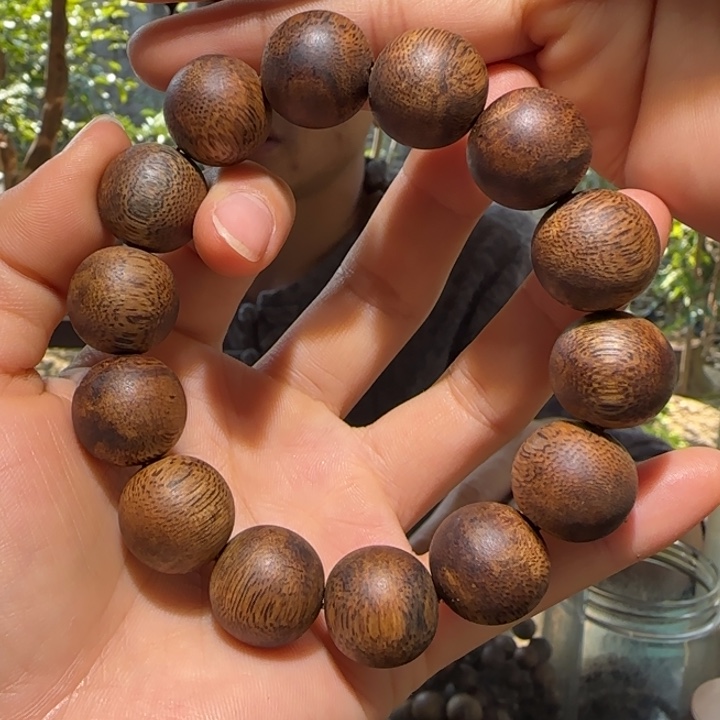 沉香手串透顶绿1.7手串24克+