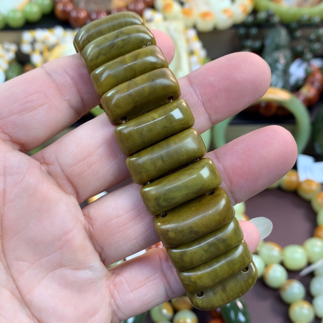 透闪石质玉未镶嵌手链