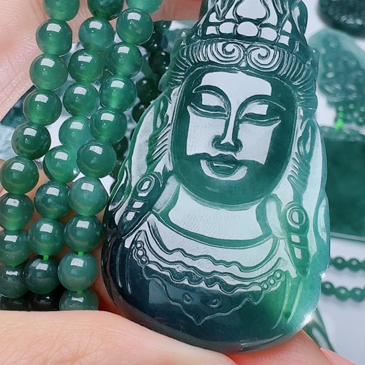 翡翠未镶嵌颈饰多样性发其一