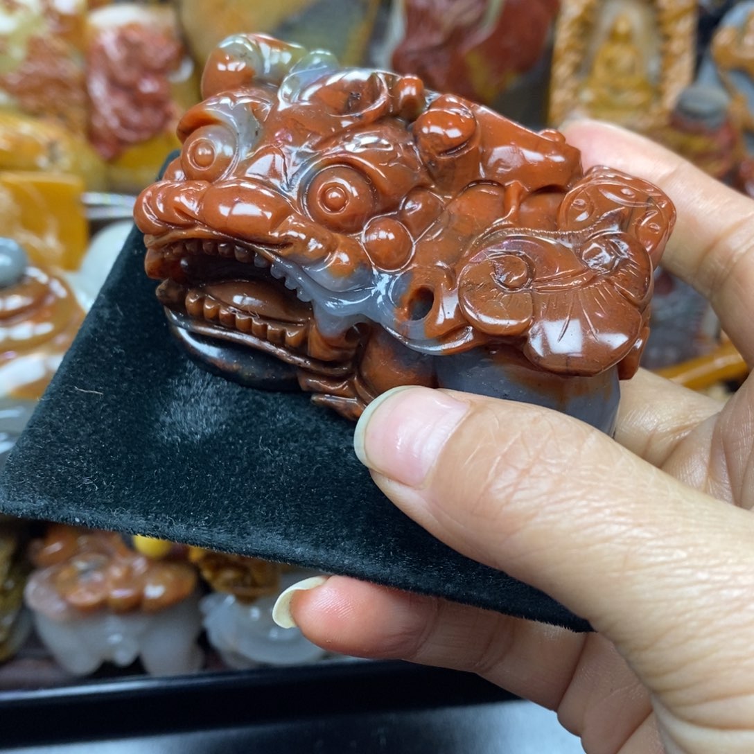 未镶嵌石英质玉（黄龙玉）颈饰