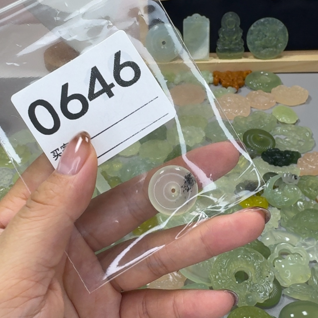 小***嘛岫玉合金颈饰精美礼品