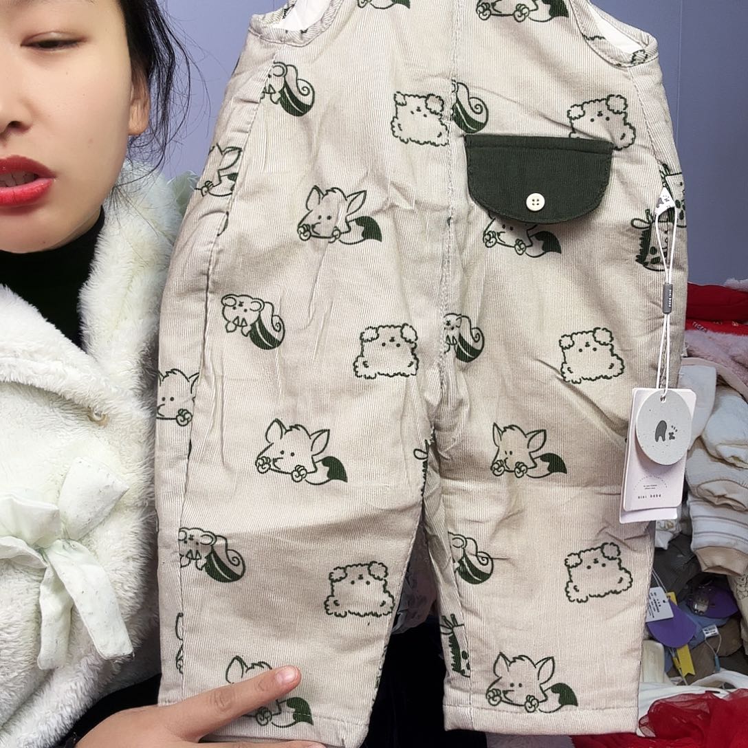 爱喜家绿色小背带裤73码