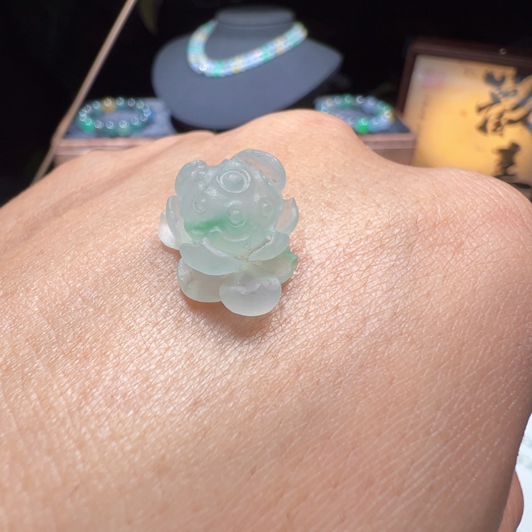 翡翠裸石福利天然缅甸 A货翡翠冰飘绿小荷花