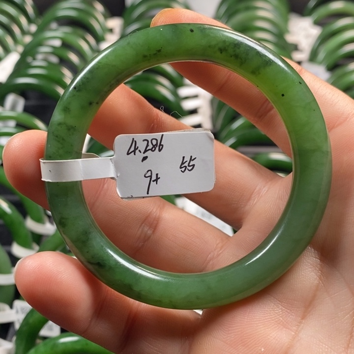 未镶嵌手镯和田玉（碧玉）有瑕疵55
