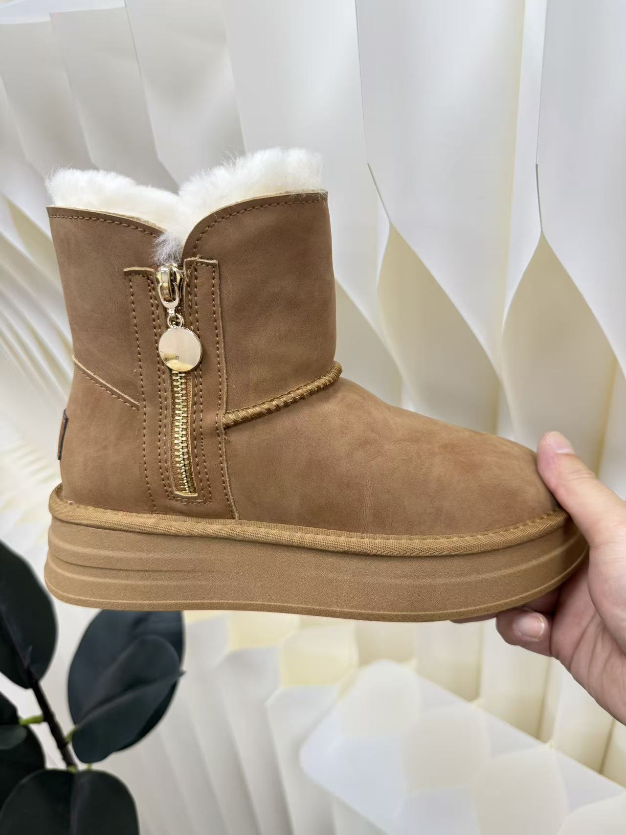 防水牛皮内羊皮毛一体防滑雪地靴女冬季新款加厚保暖短筒厚底