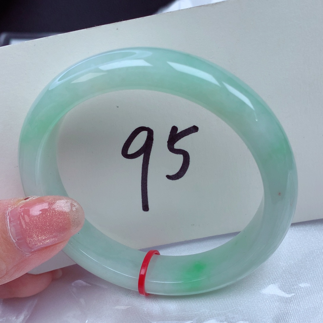 翡翠手镯未镶嵌翡翠