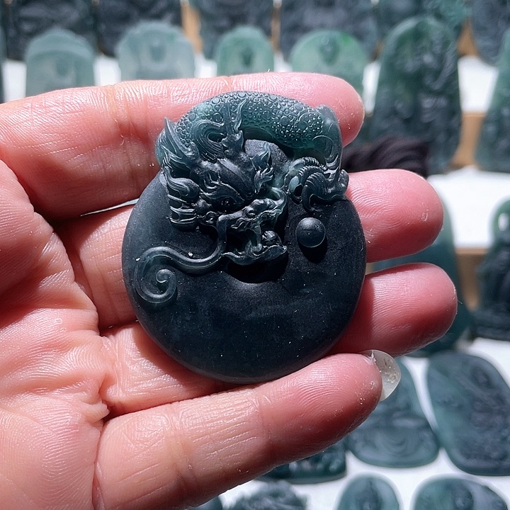 定制翡翠未镶嵌龙