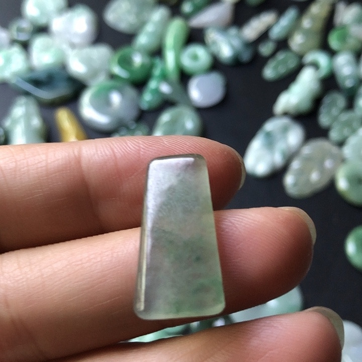 翡翠未镶嵌颈饰冰种翡翠无事牌