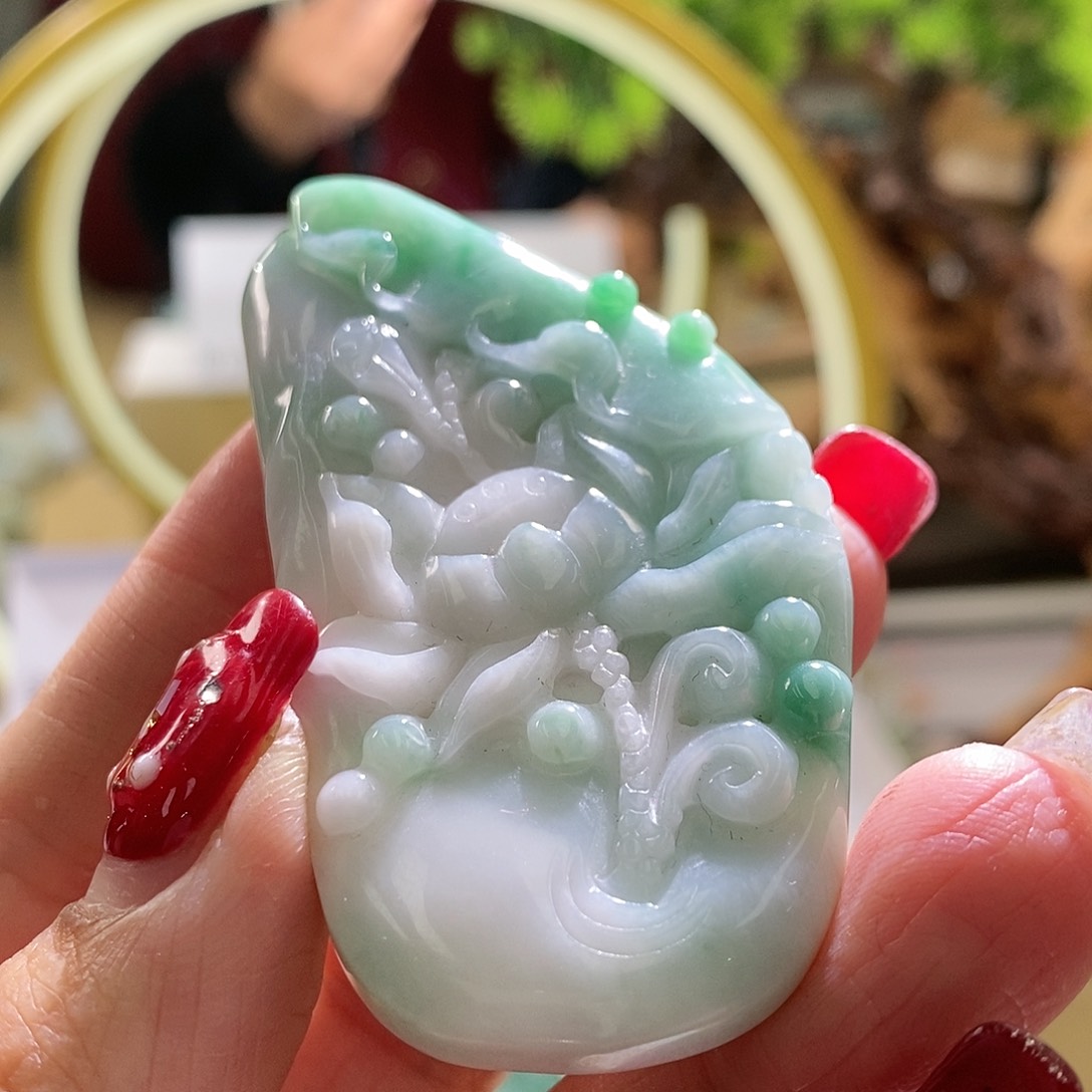 【闪购商品】翡翠颈饰未镶嵌花