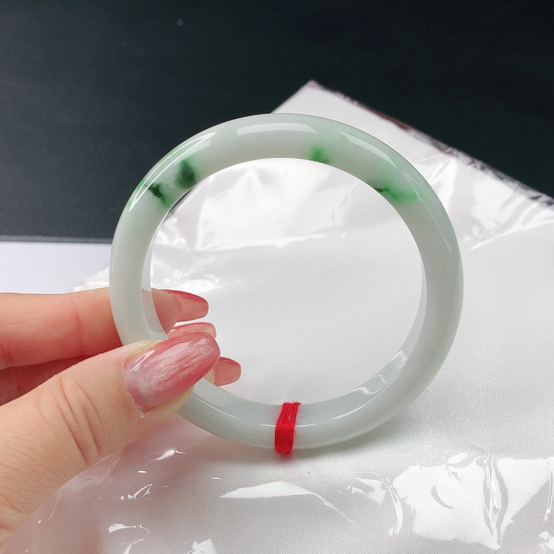 翡翠手镯未镶嵌翡翠084