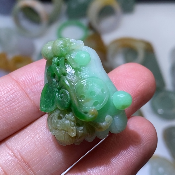 巨***团定制翡翠未镶嵌毛货