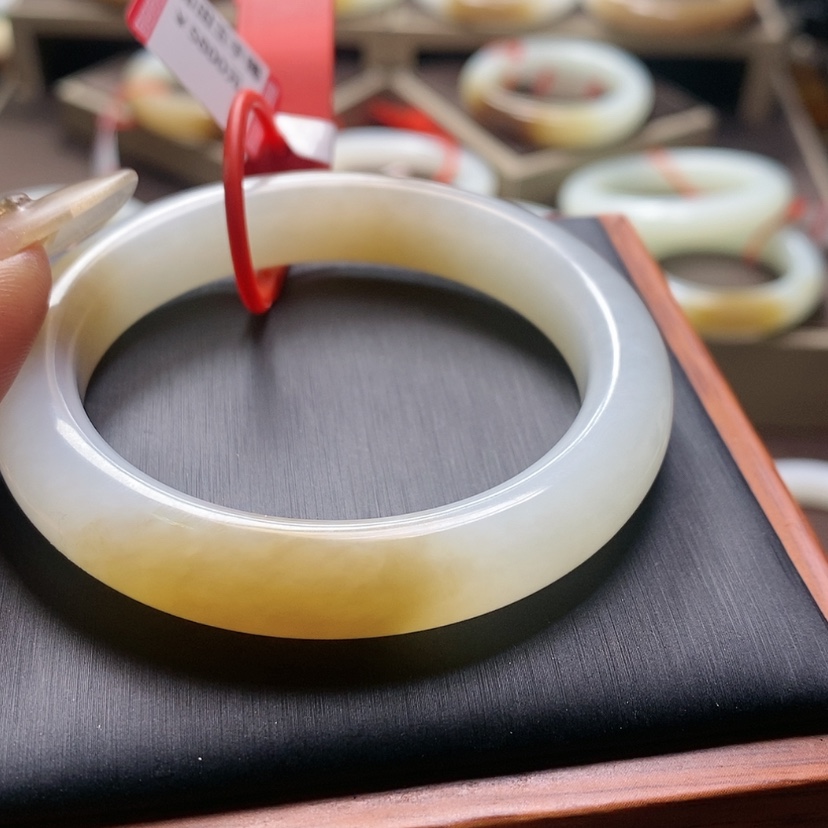 【闪购商品】和田玉手镯未镶嵌