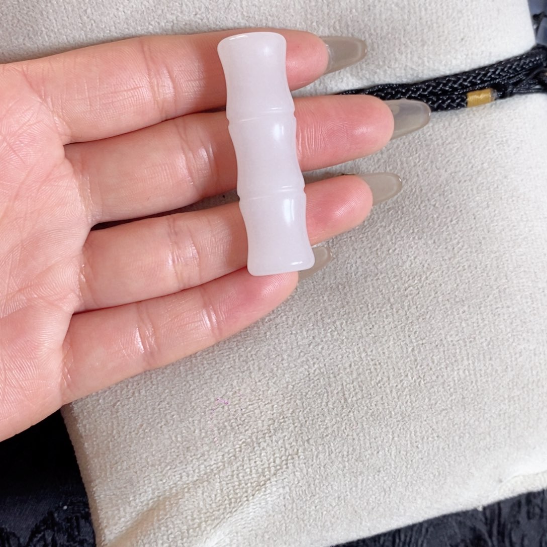 石英质玉颈饰未镶嵌