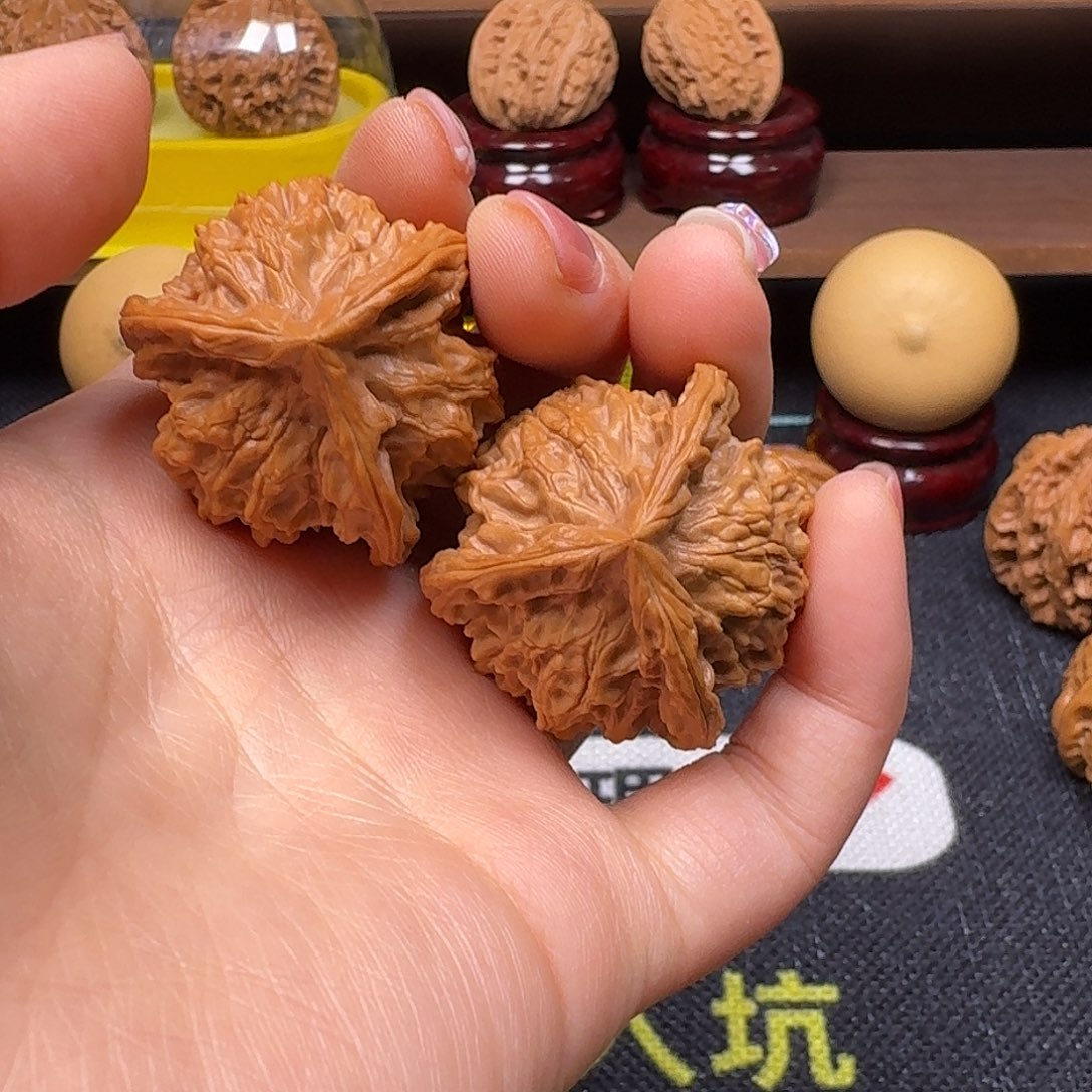 文玩核桃吊坠35盘山三棱