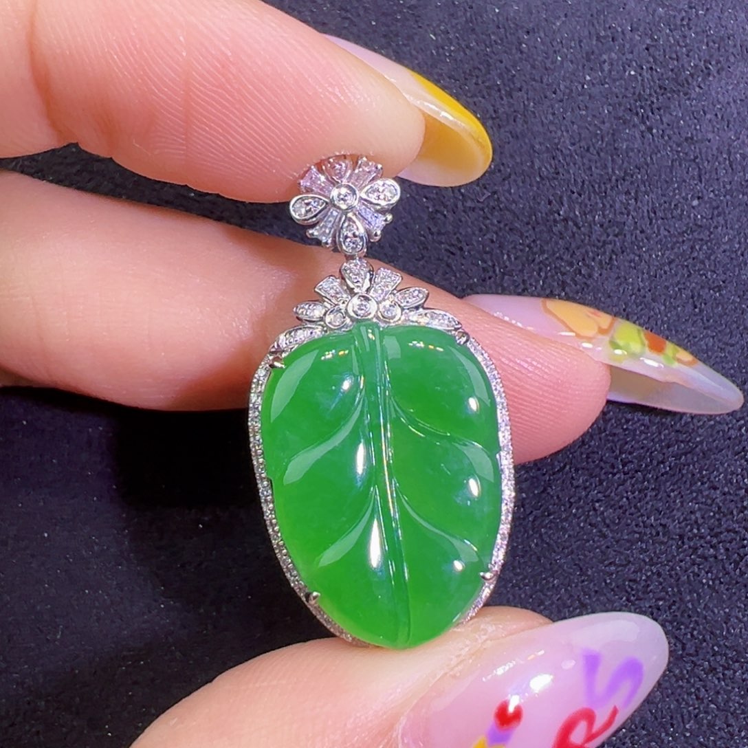 翡翠18K金镶嵌颈饰叶子